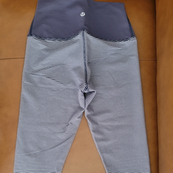 Lululemon Roll-Down crops - Picture 2 of 4